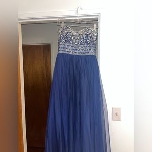Windsor prom/ formal dress, crystals on front, corset back, tool bottom